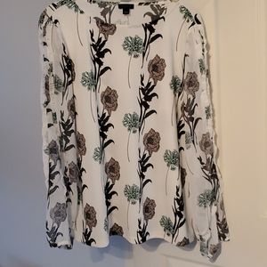 Crew neck blouse with flowers